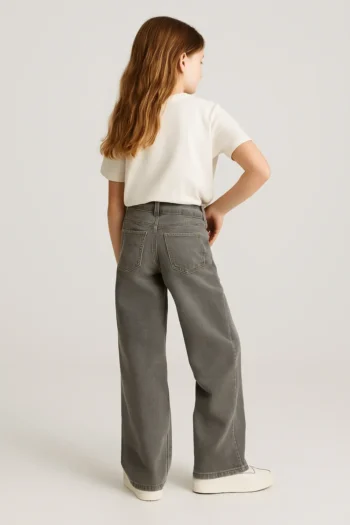 Wide-Leg-Jeans in Grey Denim 6 Wide-Leg-Jeans in Grey Denim