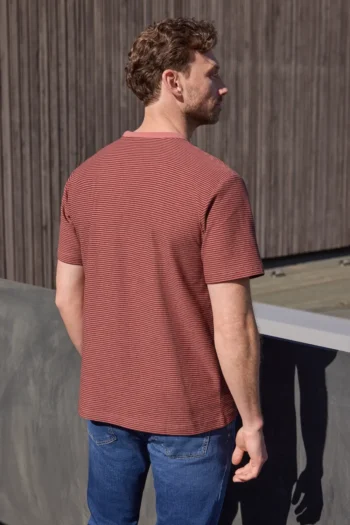 T-Shirt mit Rundhals und feinen Streifen 12 T-Shirt mit Rundhals und feinen Streifen – Bild 3