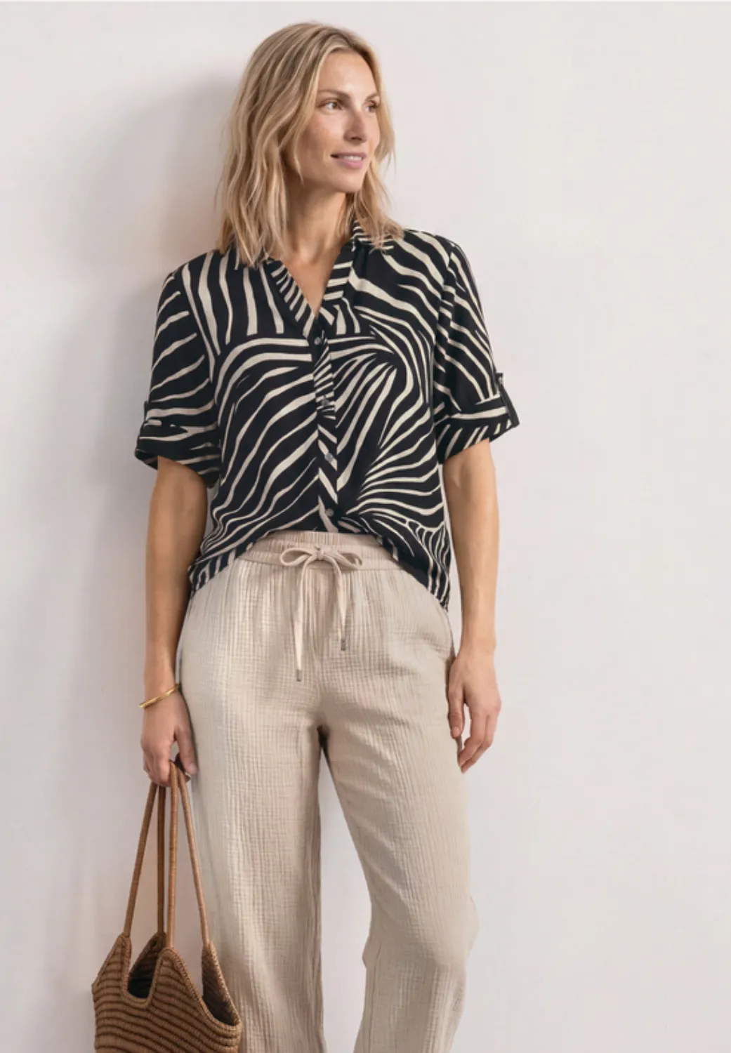 Kurzarm Hemdbluse mit Turn-Up-Details 1 Kurzarm Hemdbluse mit Turn-Up-Details
