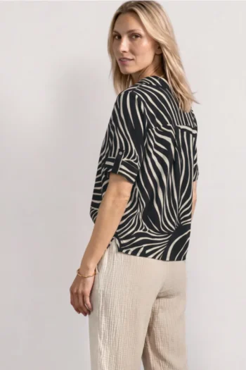Kurzarm Hemdbluse mit Turn-Up-Details 5 Kurzarm Hemdbluse mit Turn-Up-Details