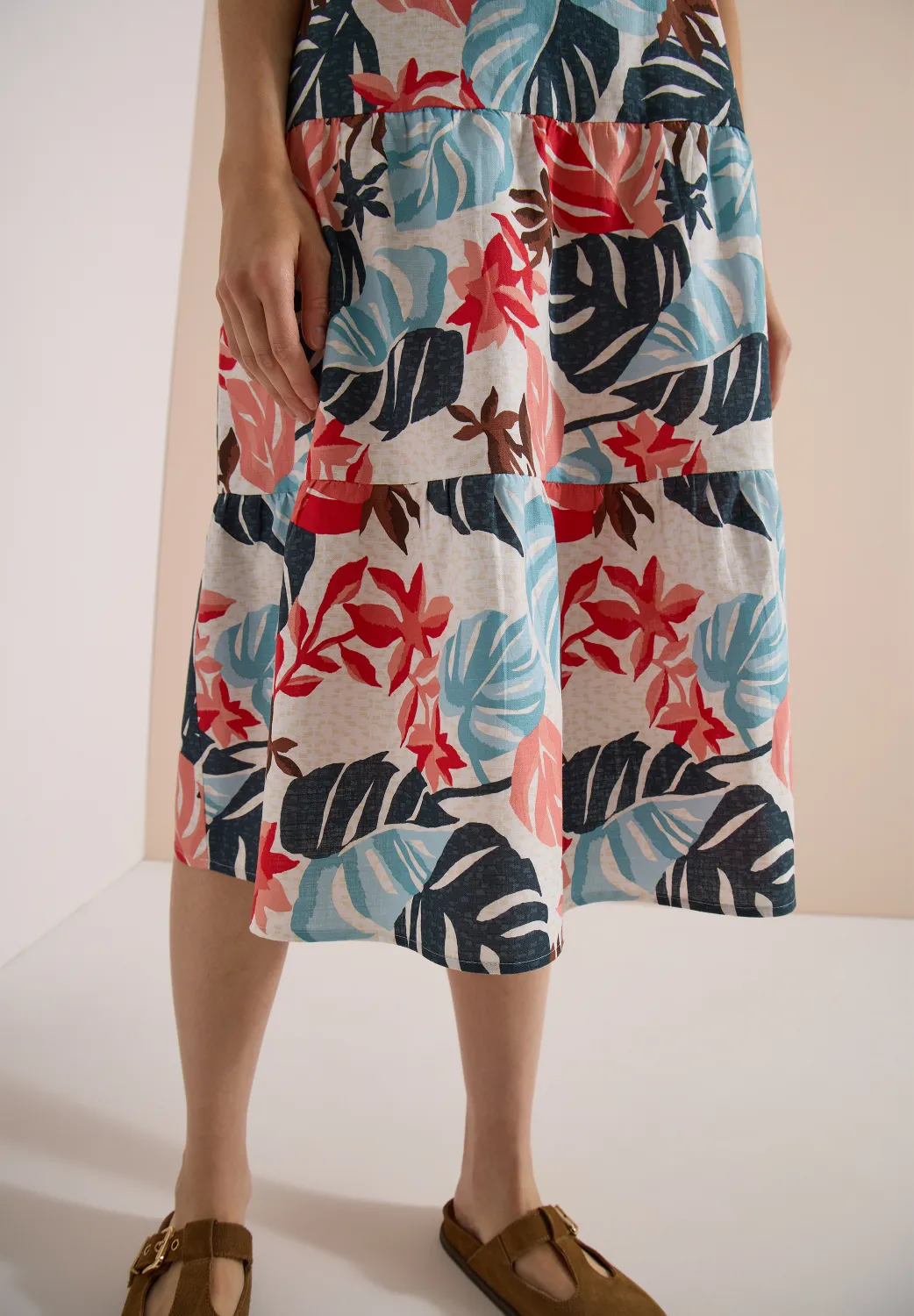 Midikleid mit V-Neck und Print 4 Midikleid mit V-Neck und Print – Bild 4