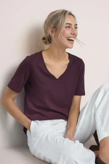 Basic T-Shirt Ada mit Herzausschnitt